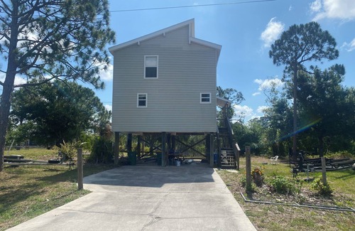 Punta Gorda Haus | Treehouse views of the lake in Punta Gorda, Florida