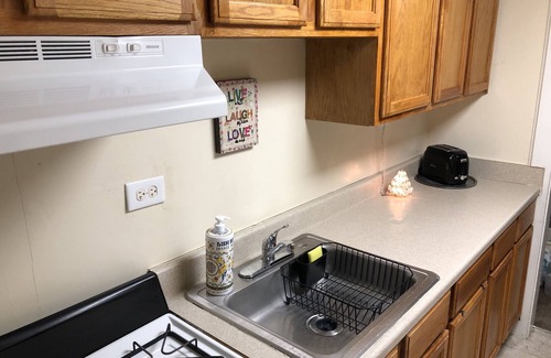 Bayview Hütte | Rustikales Apartment auf dem Dach am Strand mit 2 Schlafzimmern