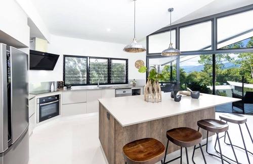 Brinsmead Haus | Treetops Retreat: A Serene Rainforest Escape with Mountain Views