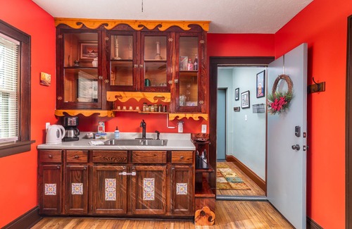 Tremont Wohnung | Tremont - 2BR apt - Pet Friendly, Convenient to Stadiums, Clinic, Museums & more