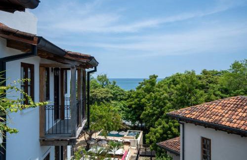 Las Catalinas Wohnung | Trendy Condo with Modern Decor, Stunning Ocean Views, and Exclusive Beach Club Access