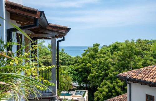 Las Catalinas Wohnung | Trendy Condo with Modern Decor, Stunning Ocean Views, and Exclusive Beach Club Access