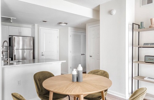 North Bethesda Wohnung | Trendy North Bethesda 2BR w/ W/D, Pool & Gym, nr Metro, by Blueground