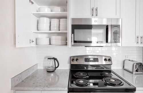 North Bethesda Wohnung | Trendy North Bethesda 2BR w/ W/D, Pool & Gym, nr Metro, by Blueground