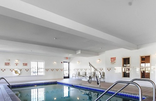 Owatonna Haus | Trendy Sanctuary for Your Lovely Crew!Free WiFi