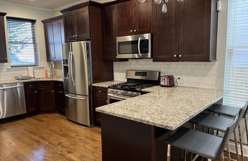 West Town Eigentumswohnung | Trendy West Town Flat - 2 bed / 1.5 bath with parking