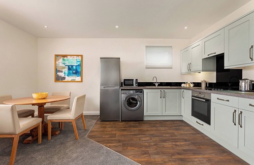 Par Hotel | Trenython Manor Resort