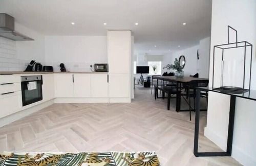 Pentre Haus | Treorchy Terrace: Stunning Rhondda Valley