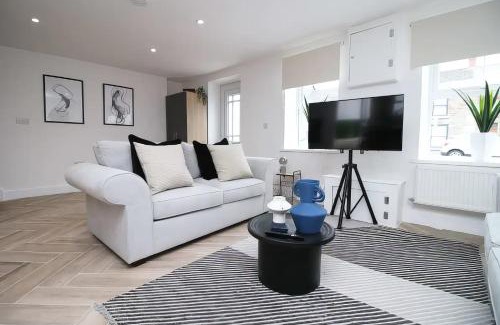 Pentre Haus | Treorchy Terrace Grand Villa In Stunning Rhondda Valley By StayStaycations