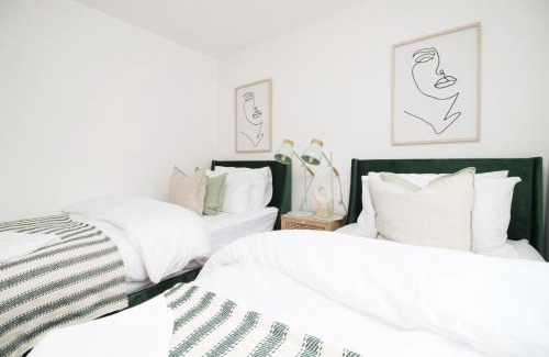 Pentre Haus | Treorchy Terrace Grand Villa In Stunning Rhondda Valley By StayStaycations