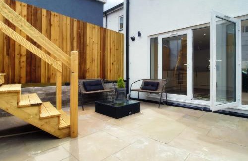 Pentre Haus | Treorchy Terrace Grand Villa In Stunning Rhondda Valley By StayStaycations