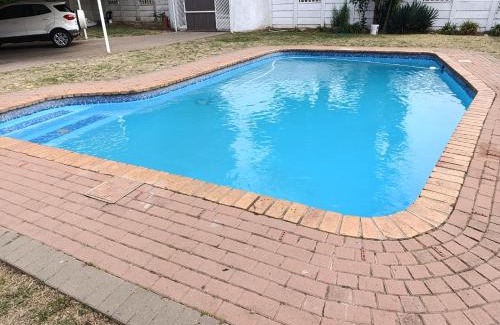 Kempton Park Haus | TRIANGLE STARS Guest House