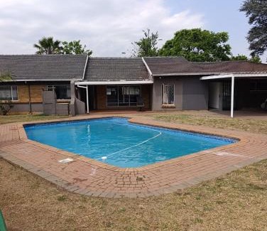 Kempton Park Haus | TRIANGLE STARS Guest House