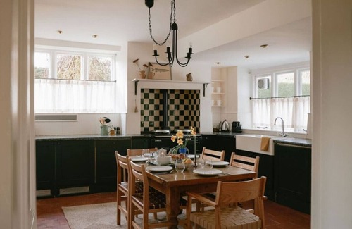 Stratton Haus | Trinity Farmhouse - Stunning House & Gardens