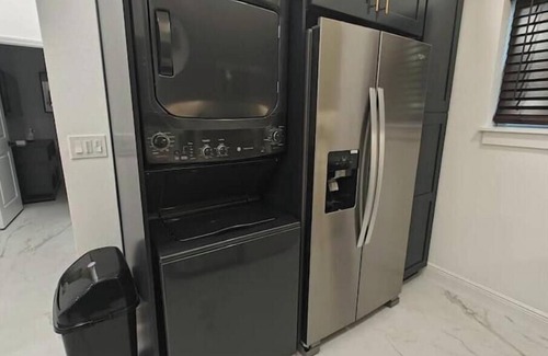 College Park Haus | Triplex Sleeps17 CollegePark Golf 5min to Downtown