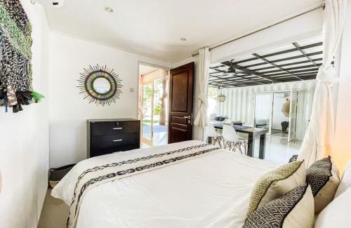 Selong Belanak Wohnung | Tropical 2BR Escape & Walk to Selong Belanak Beach