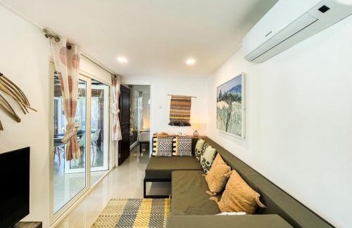 Selong Belanak Wohnung | Tropical 2BR Escape & Walk to Selong Belanak Beach