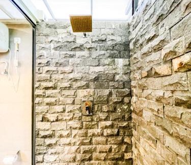 Selong Belanak Wohnung | Tropical 2BR Escape & Walk to Selong Belanak Beach