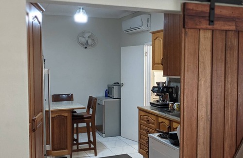 Railway Estate Haus | Tropical 3bed home with spa & yard