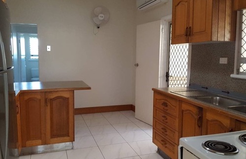 Railway Estate Haus | Tropical 3bed home with spa & yard