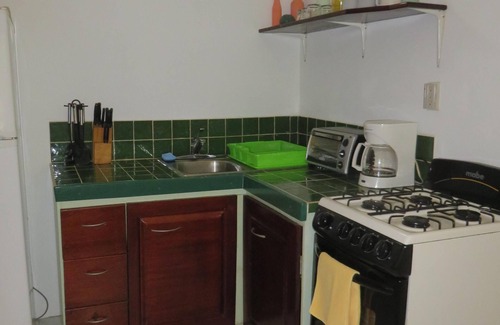 Placencia Wohnung | Tropisches Gartenerlebnis in farbenfroher Umgebung im Herzen von Maya Beach