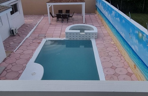 Nassau Haus | Tropical Haven. Your home away from home to relax and enjoy the island breeze.