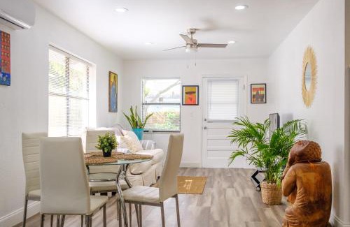 Central Oakland Park Wohnung | Tropical Hideaway!