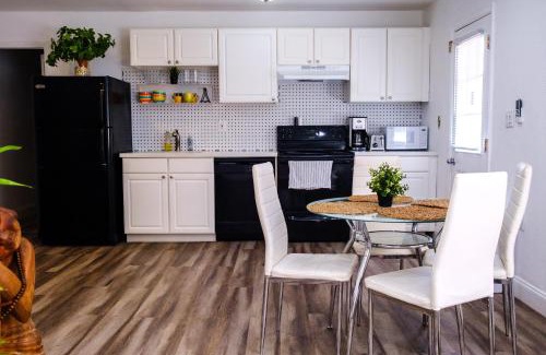 Central Oakland Park Wohnung | Tropical Hideaway!