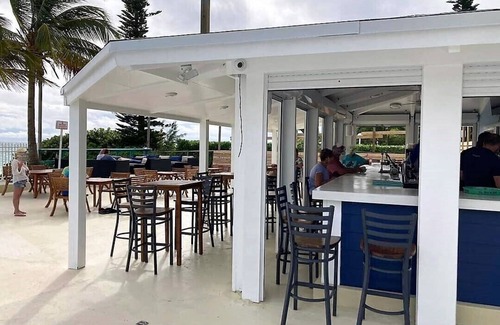 Williams Town Eigentumswohnung | Tropical Oasis: Ocean View ~ Pool & Bar ~ Family-Friendly