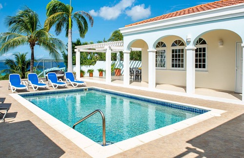 Sabadeco Villa | Tropische Villa am Meer, voll klimatisiert, privater Pool, tolles Tauchen und Schnorcheln