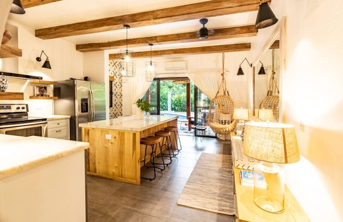 Playa Guiones Villa | Tropical Surfside Neu renovierte Villa in Playa Guiones, Nosara