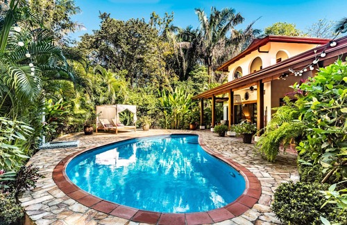 Playa Guiones Villa | Tropical Surfside Neu renovierte Villa in Playa Guiones, Nosara