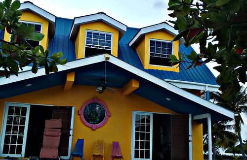 St. George's Caye Haus | Tropickeas