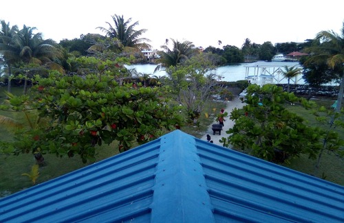 St. George's Caye Haus | Tropickeas