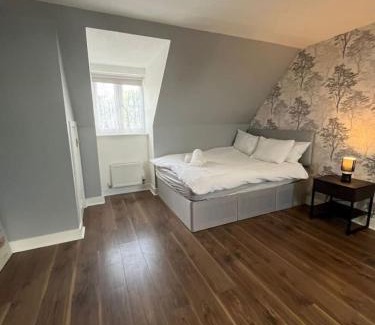 Swindon Haus | Trowbridge House Long Stays Free Parking and Wifi