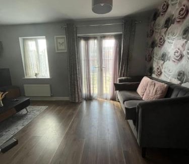 Swindon Haus | Trowbridge House Long Stays Free Parking and Wifi