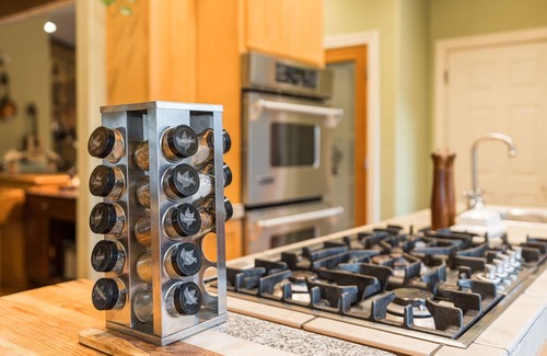 Verdi Haus | Truckee River Retreat