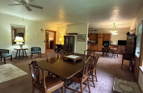 Oregon Haus | True River Frontage Private grounds 3-bedroom house Enjoy a relaxing stay