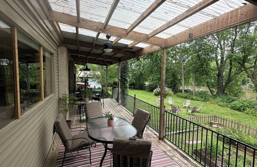 Oregon Haus | True River Frontage Private grounds 3-bedroom house Enjoy a relaxing stay