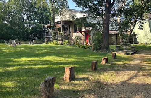 Oregon Haus | True River Frontage Private grounds 3-bedroom house Enjoy a relaxing stay