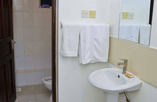 Mombasa Wohnung | Tudor Prestige Apartment is a stylish3 double bedroom 2 ensuite and 1 wet room.