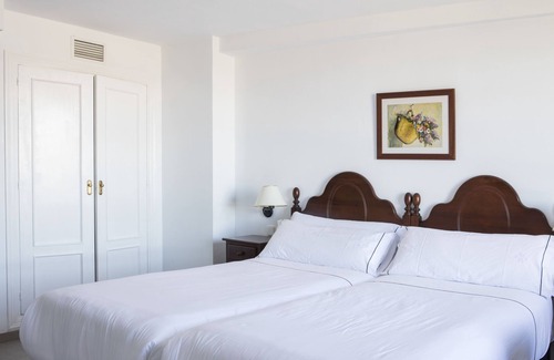 Zahara de la Sierra Hotel | TUGASA Hotel Arco de la Villa