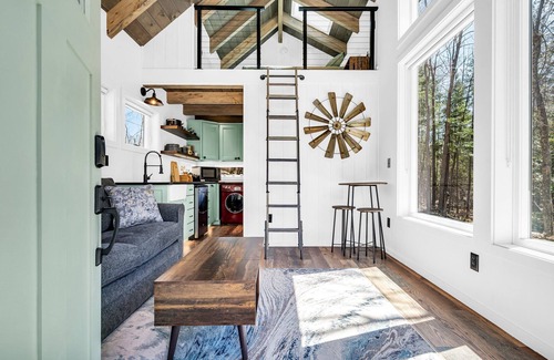 Weld Kabine | Tumbledown Tiny Home w/ Hot Tub! Awesome hiking area!