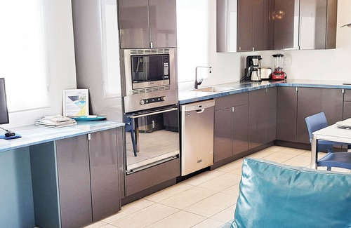 Bushiri Haus | Türkis Villa 3 Schlafzimmer / 2 Bäder in der Nähe von Eagle Beach