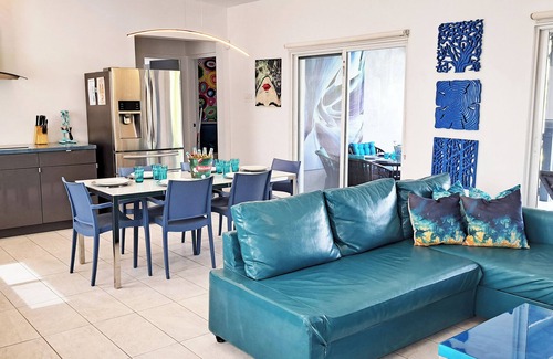 Bushiri Haus | Türkis Villa 3 Schlafzimmer / 2 Bäder in der Nähe von Eagle Beach