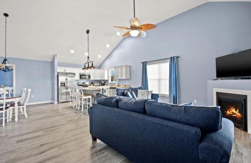 Captain's Cove Haus | Turtle Bay - Waterfront & a screened porch!