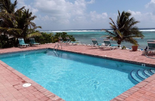Bodden Town Wohnung | Voll ausgestattet mit Küche, am Strand, Mietwagen inklusive! Ab 799 USD / Woche!