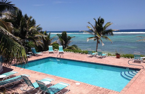 Bodden Town Wohnung | Turtle Nest Inn, Prime Beachfront Apt, Rental Car Included 1399/week