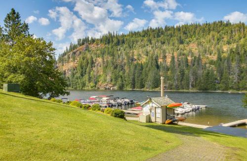 Rathdrum Wohnung | Twin Lakes Retreat Lake and Golf Access!