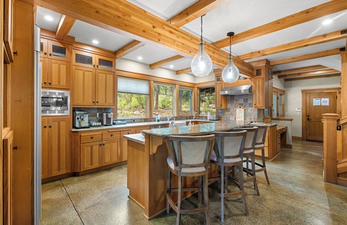 Ponderosa Palisades Haus | Twin Pine Retreat | Large Yard w/ Hot Tub